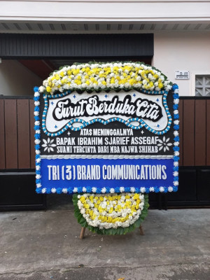 Papan Bunga Duka di Kadolomoko